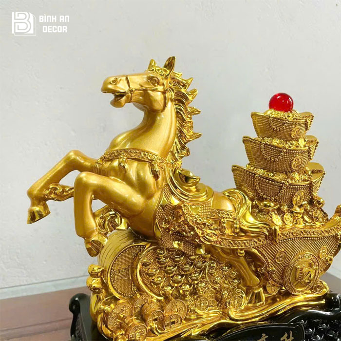 Tượng Ngựa Phong Thủy Kéo Thỏi Vàng
