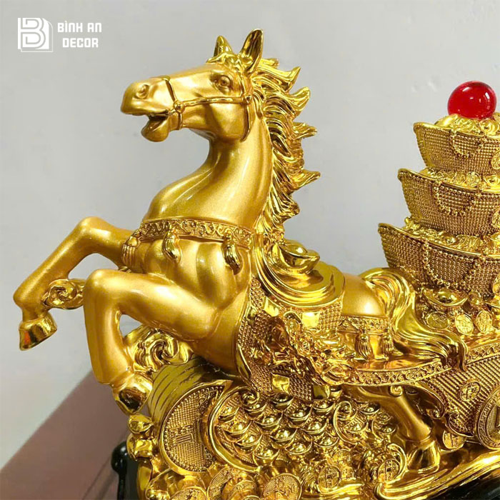 tuong-ngua-phong-thuy-keo-thoi-vang(5) Tượng Ngựa Phong Thủy Kéo Thỏi Vàng
