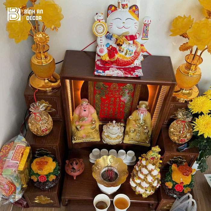 Trường hợp nên đặt mèo thần tài trên bàn thờ ông địa